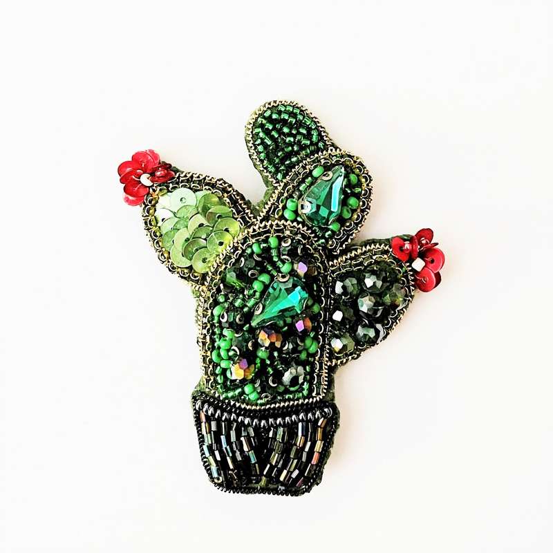 گل سینه زنانه مدل جواهردوزی طرح کاکتوس 