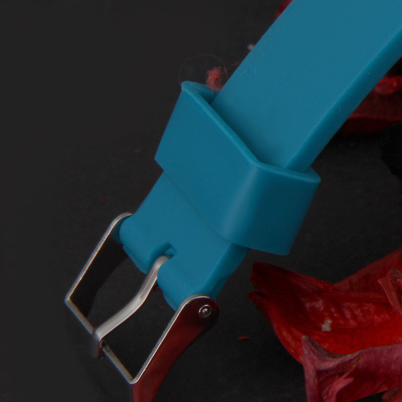 ساعت مچی دیجیتال زنانه مدل بند سیلیکونی نگین دار کد WHW_308