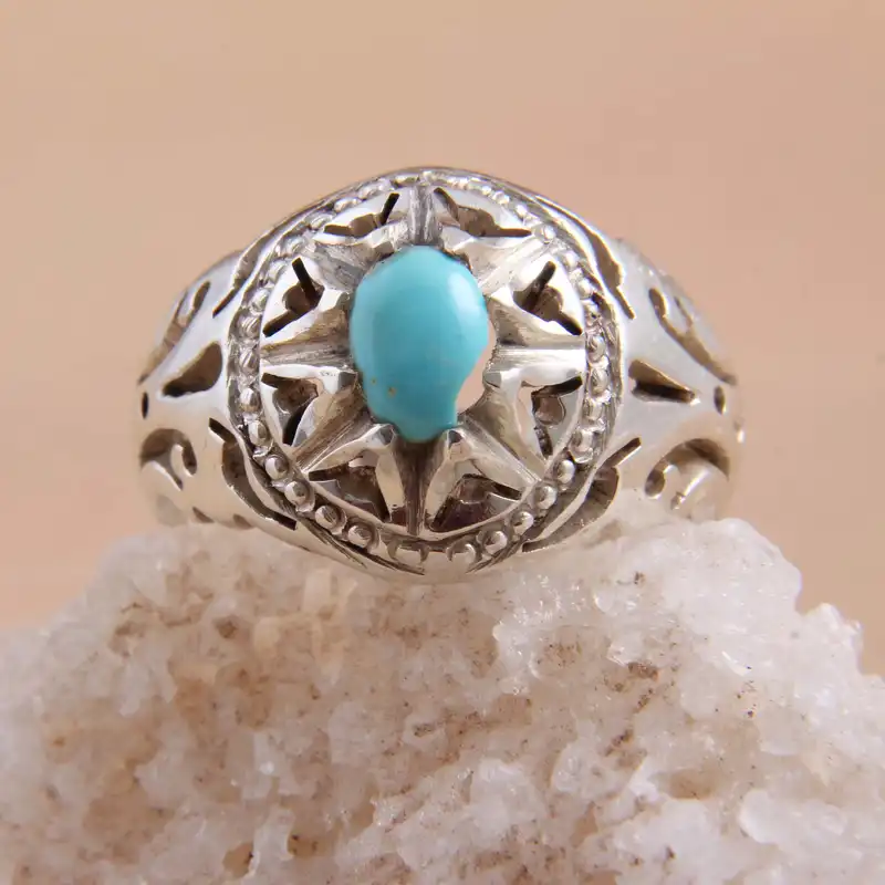 انگشتر نقره مردانه بازرگانی میلادی مدل سنگ فیروزه طبیعی نیشابور رکاب دست ساز سیاه قلم کد AM_1646