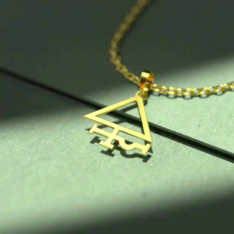 گردنبند طلا 18 عیار زنانه مدوپد مدل مثلث کد D3-1-1069