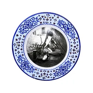 بشقاب دیوارکوب چینی مدل پیرزن ریسنده