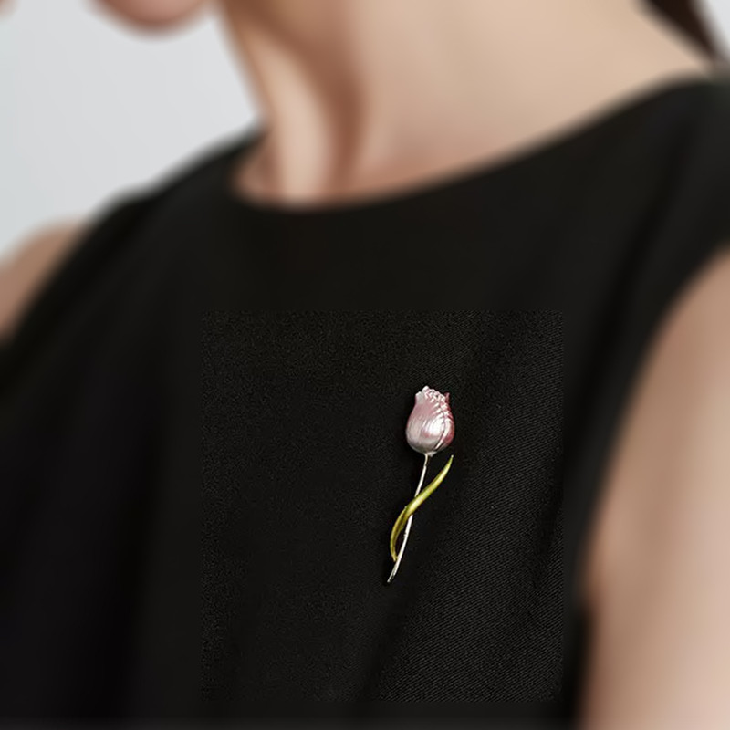 گل سینه زنانه مدل غنچه لاله کد 00696 گل سینه زنانه مدل غنچه لاله کد 00696