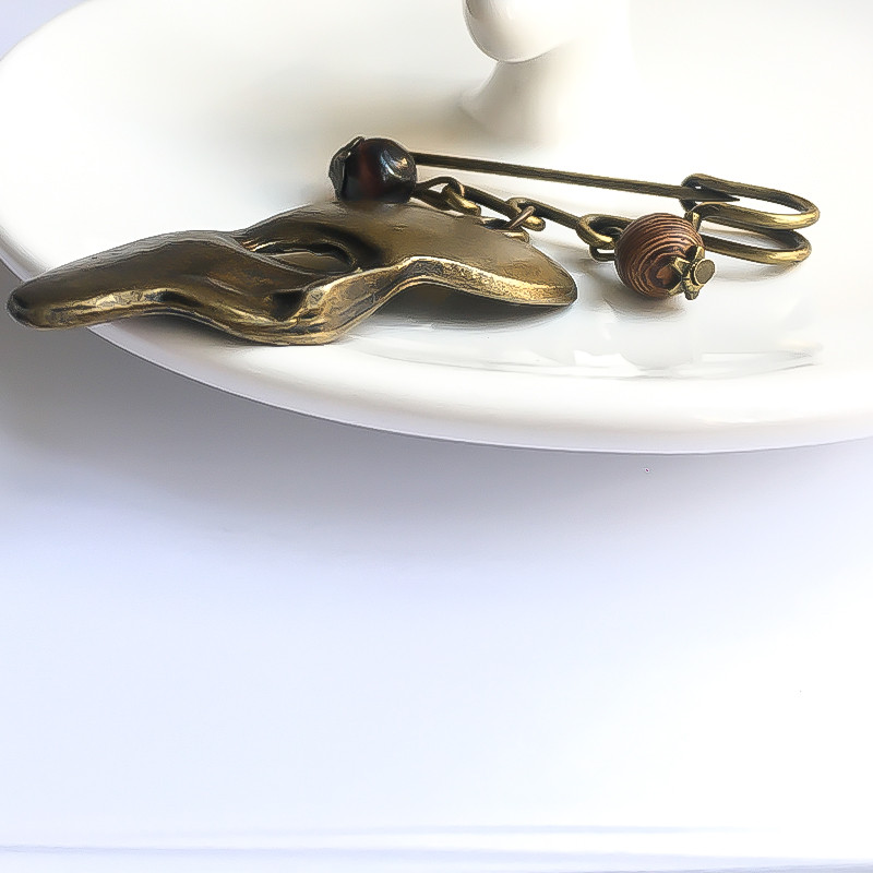 سنجاق سینه زنانه مدل صورت سنجاق سینه زنانه مدل صورت