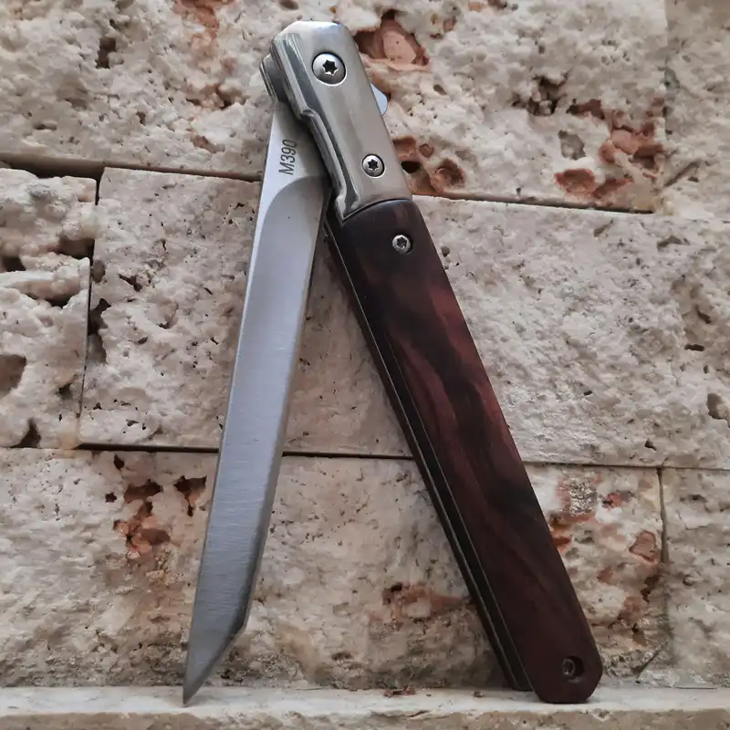 چاقوی سفری مدل M390 به همراه کاور