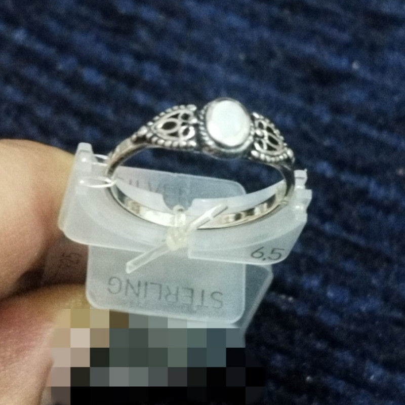 انگشتر نقره زنانه آی ام مدل ماه E2715 انگشتر نقره زنانه آی ام مدل ماه E2715