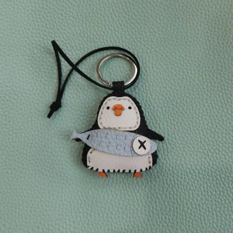 جاکلیدی چرمی مدل پنگوئن