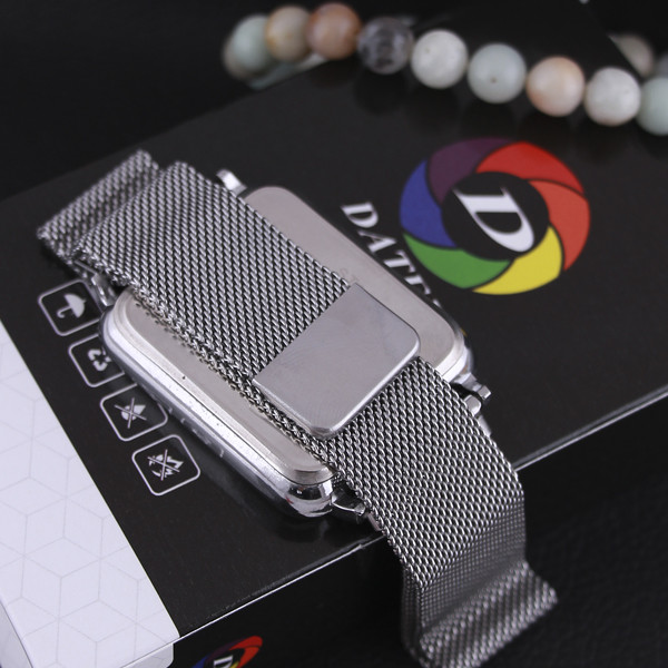 ساعت مچی دیجیتال مدل LE 16671 -N-M ساعت مچی دیجیتال مدل LE 16671 -N-M