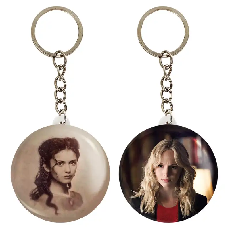 جاکلیدی خندالو مدل کارولاین فوربز و کاترین پیرس خاطرات یک خون آشام The Vampire Diaries کد 2025820255 مجموعه 2 عددی