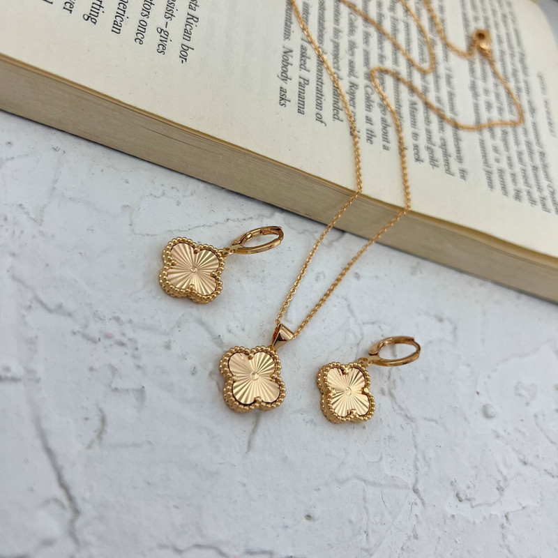 نیم ست زنانه مدل گل چهار پر کد M4104