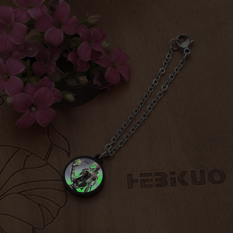 آویز ساعت زنانه ناکسیگو مدل شب تاب طرح Apex Legends کد AW9040