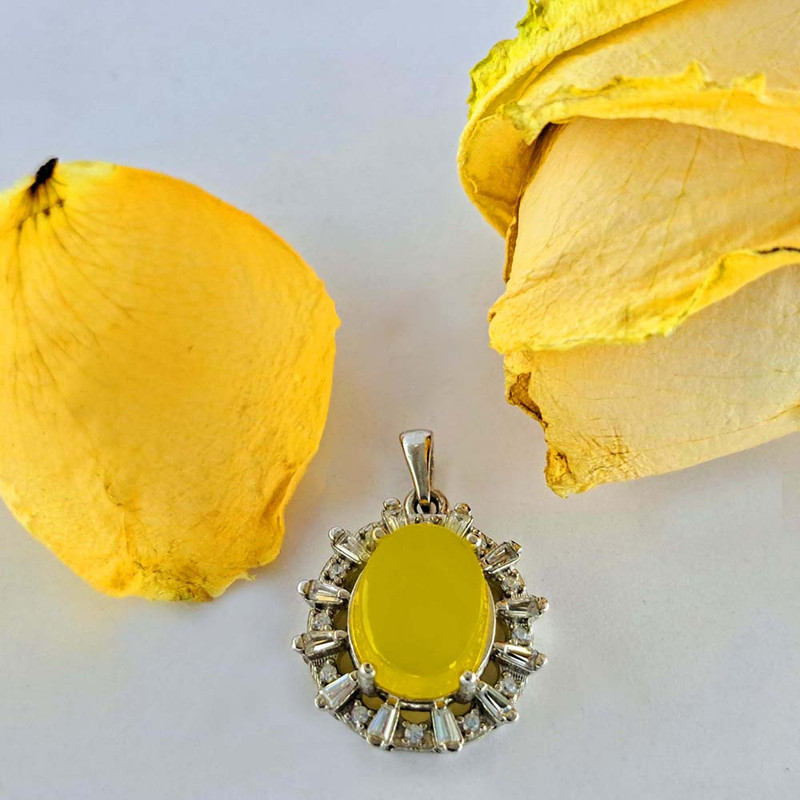 آویز گردنبند نقره زنانه ملک زیور مدل عقیق شرف الشمس کد 704 آویز گردنبند نقره زنانه ملک زیور مدل عقیق شرف الشمس کد 704