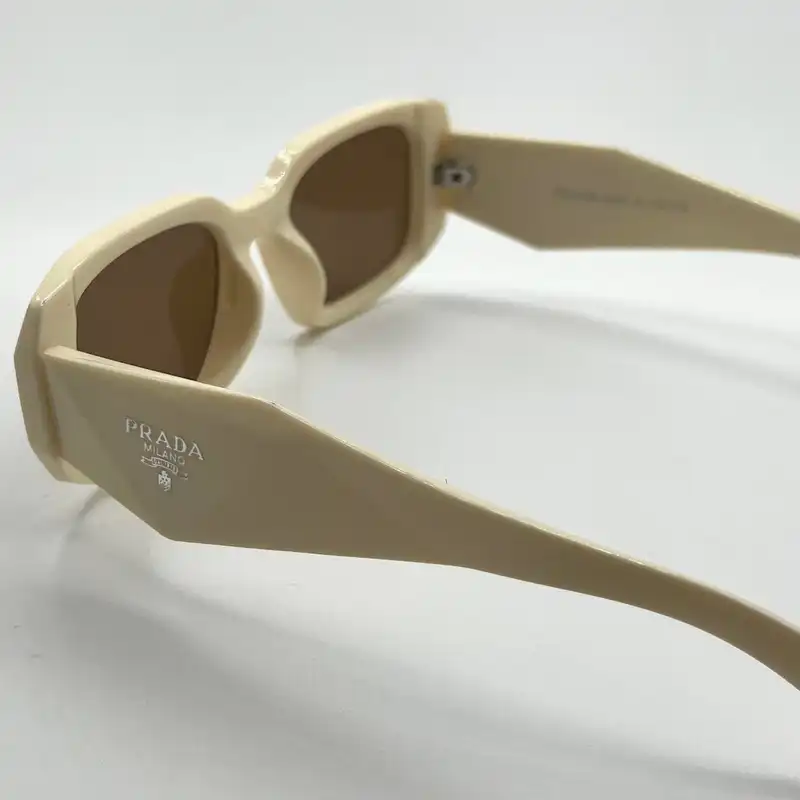 عینک آفتابی مدل مستطیلی دسته سه بعدی کد P-MILANO cr