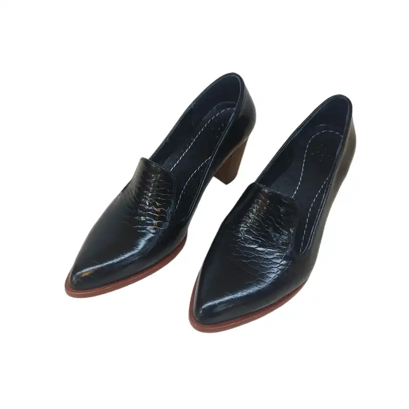 کفش زنانه مدل چرم طبـــیعی  رنگ مشکی