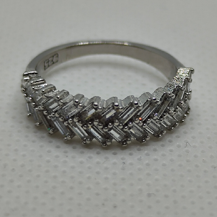 انگشتر نقره زنانه نقره جات بافندگان مدل سنگ برلیان کد 554 انگشتر نقره زنانه نقره جات بافندگان مدل سنگ برلیان کد 554