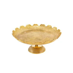 شیرینی خوری برنجی مدل پایه دار قلم زنی طرح طاووس لب قلعه دست ساز و خوش قلم کد 9938