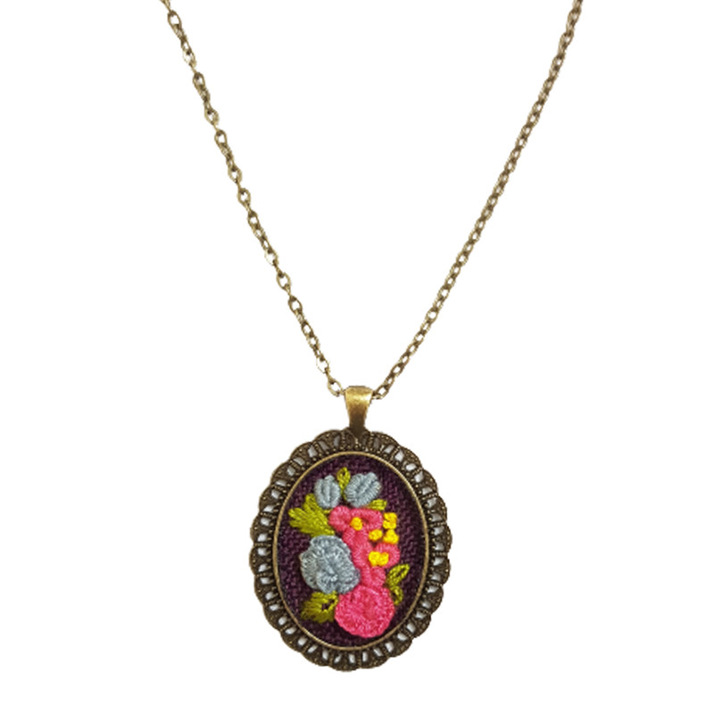 گردنبند دخترانه مدل گلدوزی کد 111 گردنبند دخترانه مدل گلدوزی کد 111