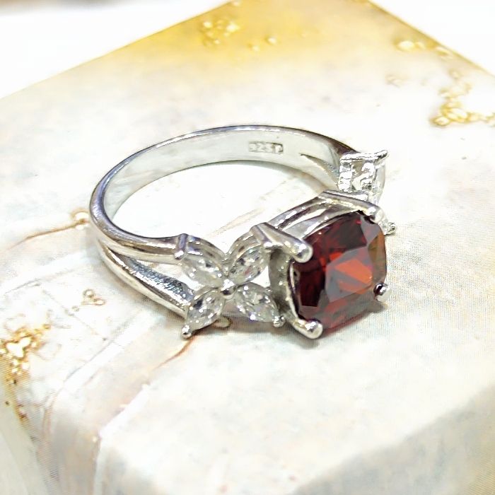 انگشتر نقره زنانه مدل سنگ یاقوت و برلیان آبکاری رادیوم کد ۸۳۹ - - 8