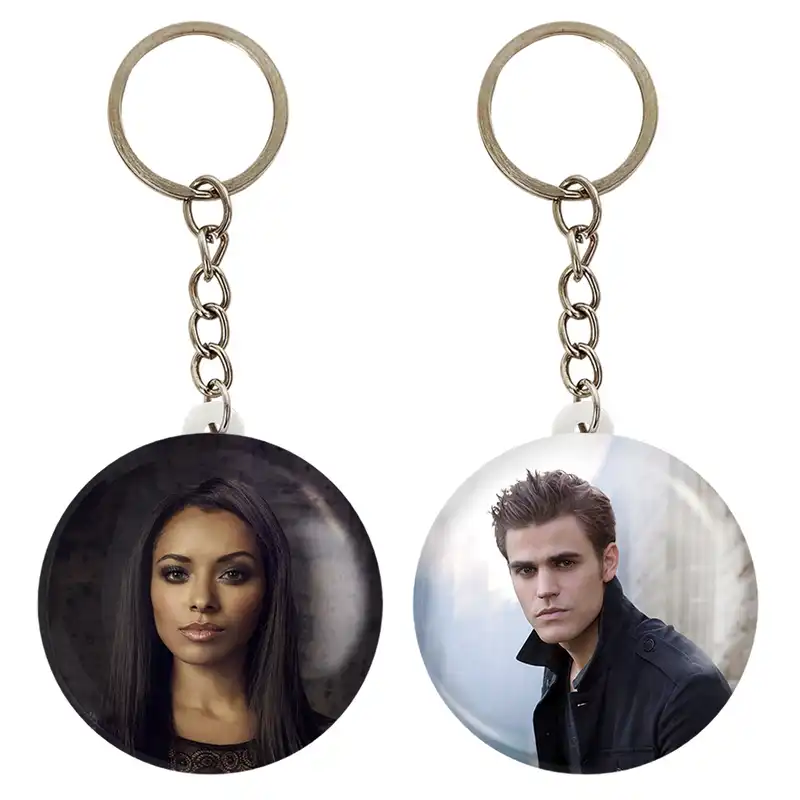 جاکلیدی خندالو مدل استفان سالواتوره و بانی خاطرات یک خون آشام The Vampire Diaries کد 2025920252 مجموعه 2 عددی