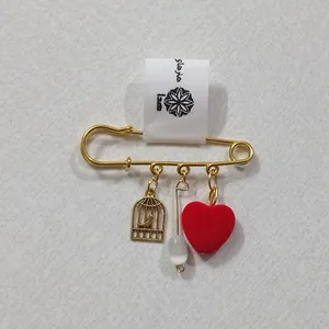 گل سینه زنانه هدا مدل مستان