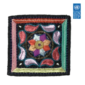 رومیزی سوزن دوزی مدل صنایع دستی