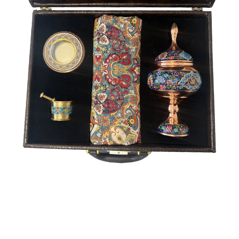 عکس شماره 3 : ست هدیه مدل زعفران و شکلات خوری مس و پرداز و ترمه کد 0040