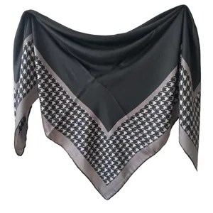 روسری زنانه مدل پاییزی حاشیه پیچازی قواره بزرگ