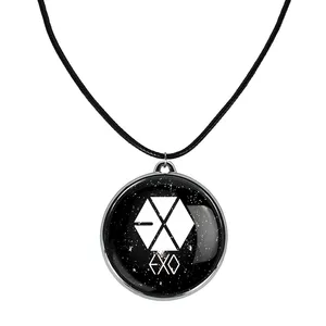گردنبند خندالو مدل گروه اکسو EXO کد 10251033 