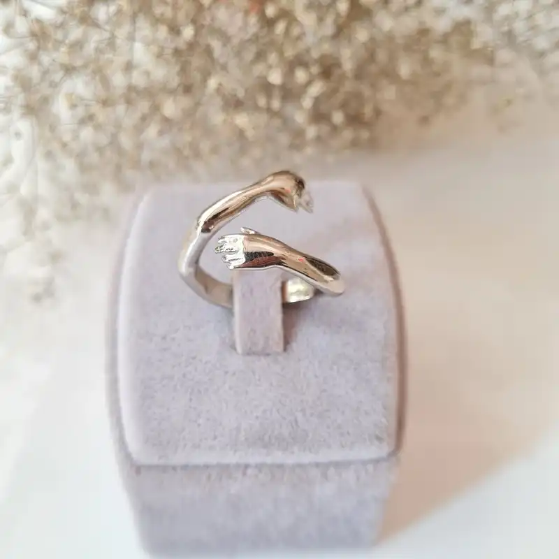 انگشتر زنانه مدل آغوش2