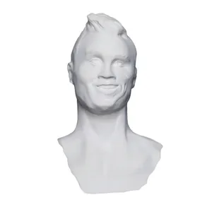 مجسمه مدل رونالدو