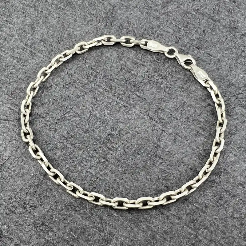 دستبند نقره زنانه گیرا مدل G472