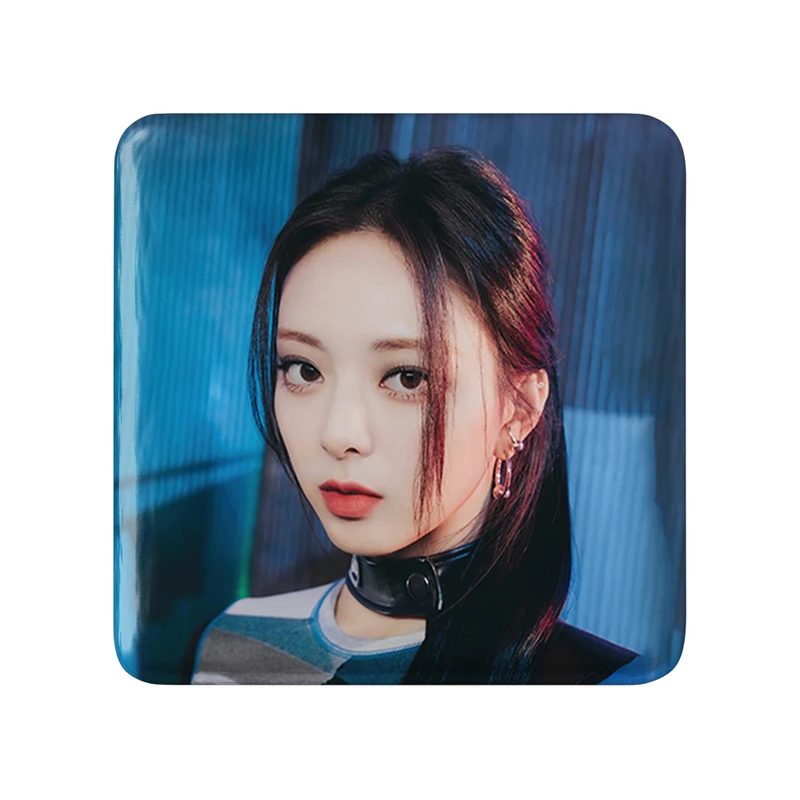 مگنت خندالو طرح یونا گروه ایتزی ITZY  مدل مربعی کد 20223