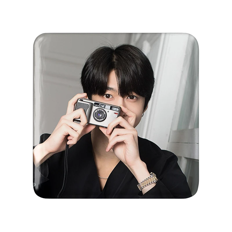 مگنت خندالو طرح هیونگ وون گروه مانستا اکس MONSTA X  مدل مربعی کد 21177