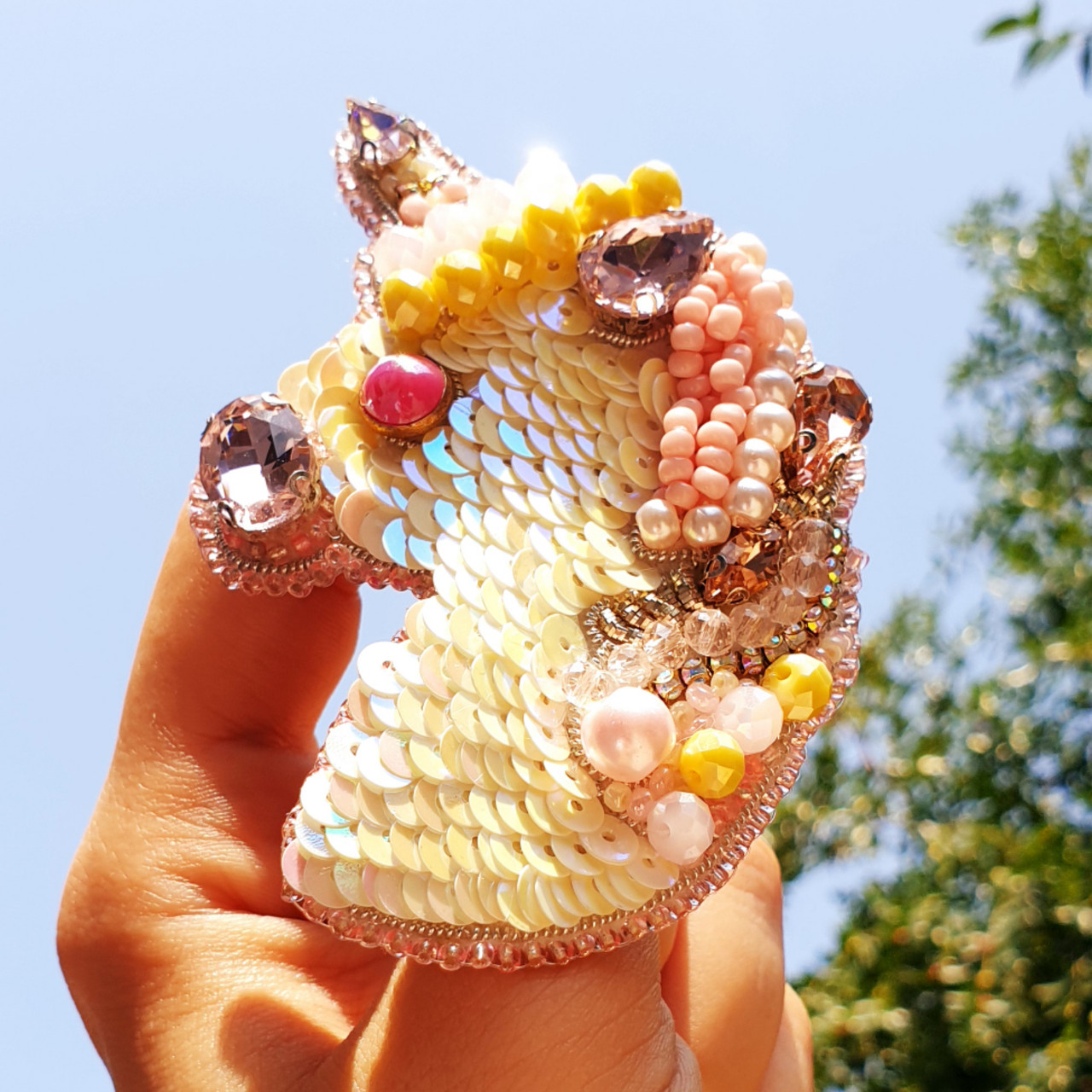 گل سینه زنانه مدل یونیکورن