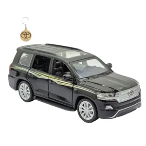 ماکت ماشین ناب سل مدل لندکروز فلزی چراغدار موزیکال LAND CRUISER به همراه جاسوییچی 