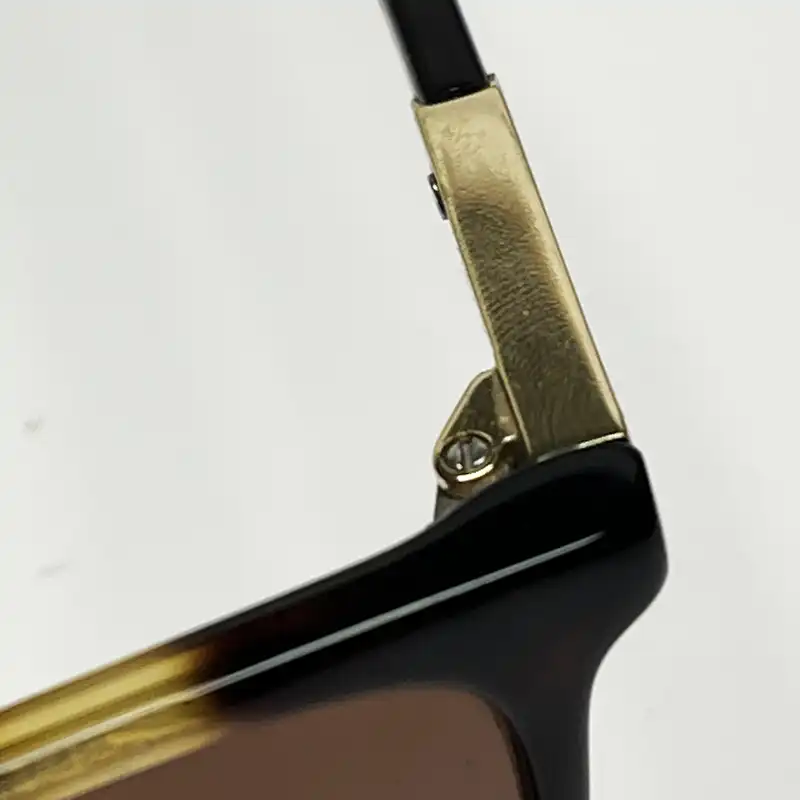 عینک آفتابی جی اف فره مدل GFF1118