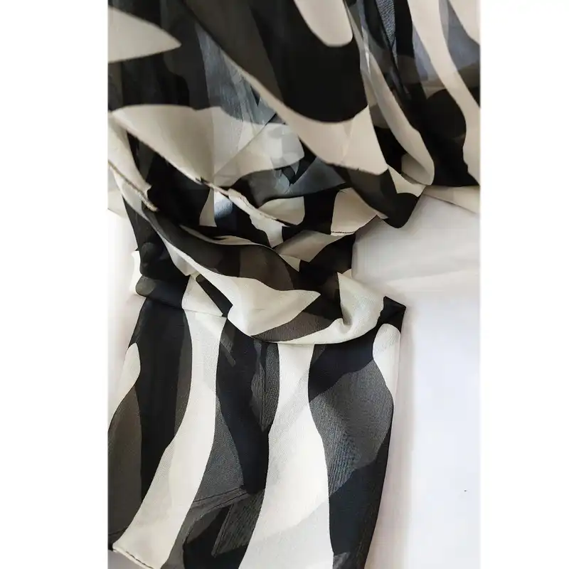 شال زنانه مدل HN طرح زبرا کد 5