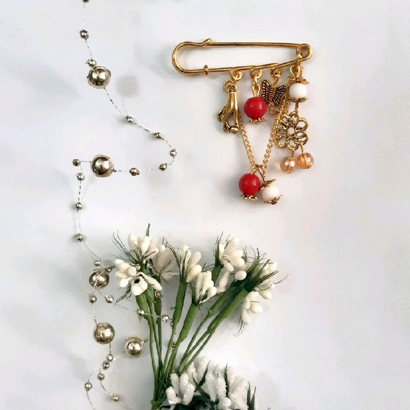 سنجاق سینه دخترانه مدل گل و پروانه کد 1521