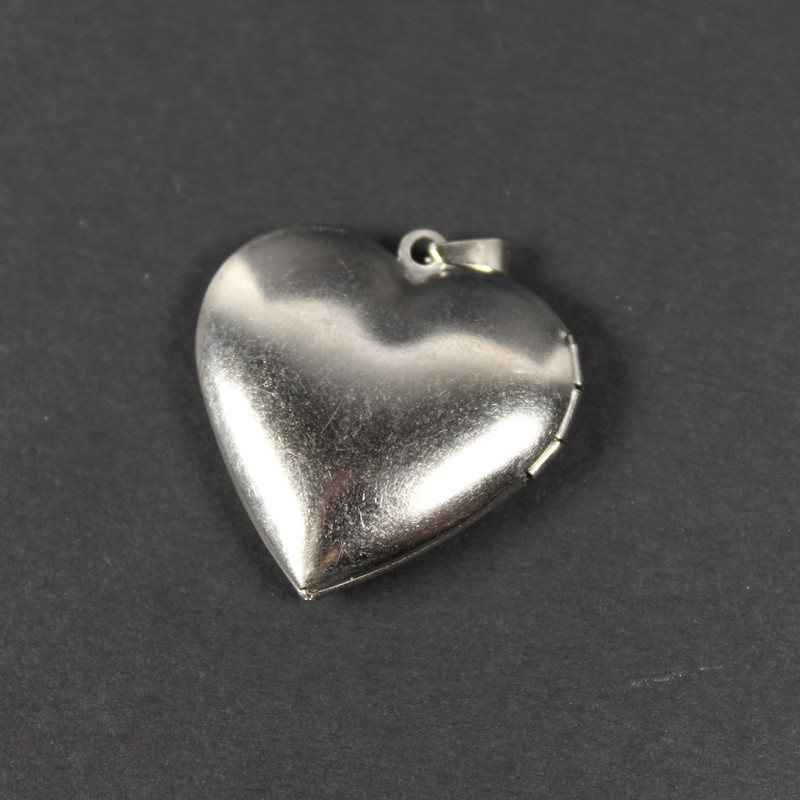 آویز گردنبند زنانه مدل لاکت قاب عکسی طرح قلب گل گلی