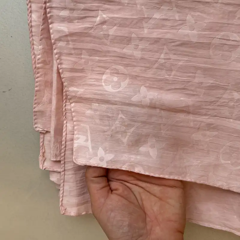 شال زنانه مدل ساتن پتینه مهمانی اسپورت طرح برجسته کد 11