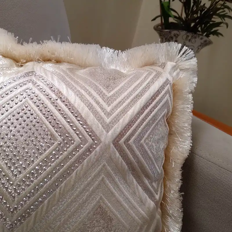 کوسن کالامیر مدل ژاکارد نگین کوب