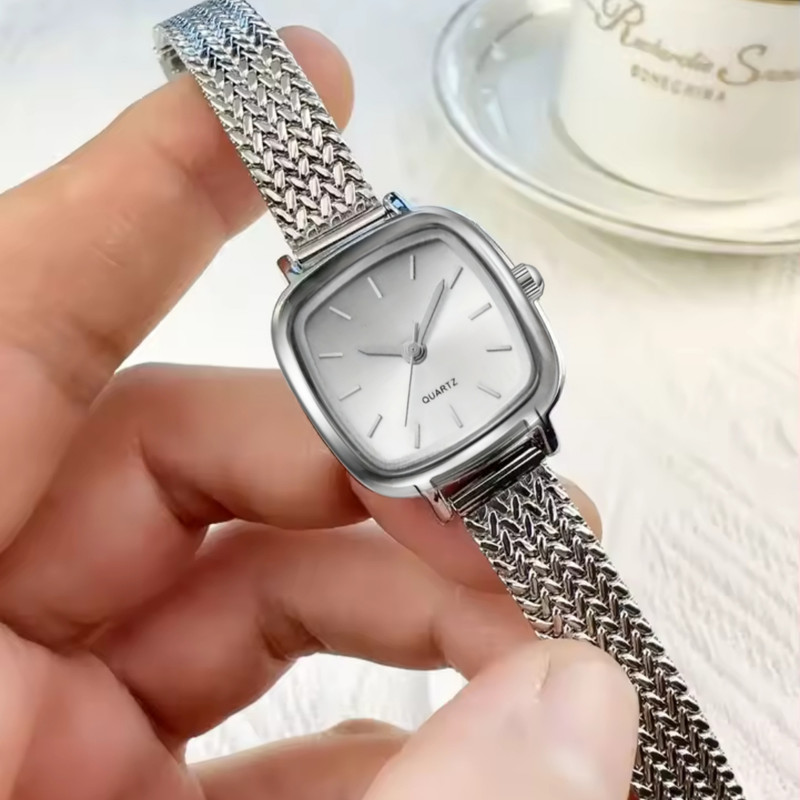 ساعت مچی عقربه‌ای کوارتز زنانه مدل مینیمال کلاسیک بند حصیری کد 3