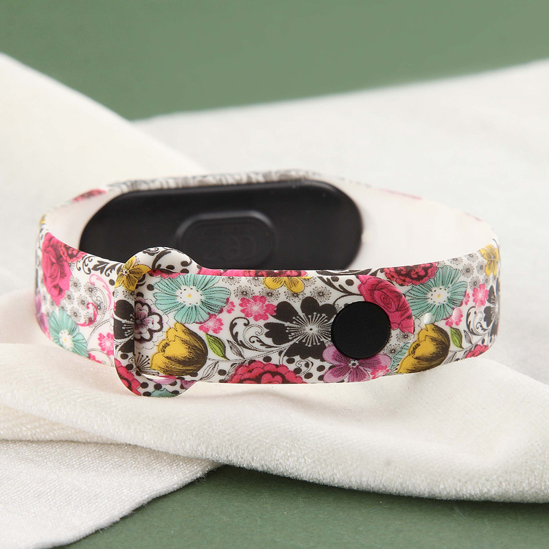 ساعت مچی دیجیتال دخترانه مدل فانتزی طرح گل کد WHK_074