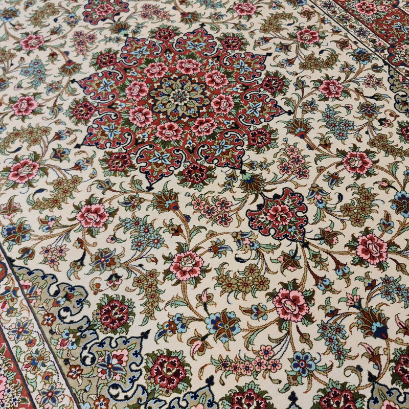 فرش دستبافت یک و نیم متری قم احمدی کد 1348