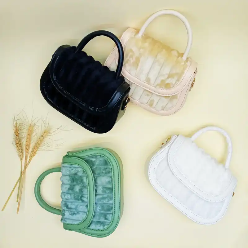 کیف دوشی زنانه مدل خزدار 97