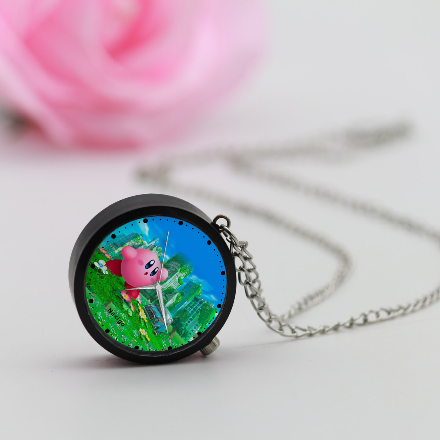 ساعت گردنبندی عقربه ای ناکسیگو مدل Kirby and the Forgotten Land کد NF13584 ساعت گردنبندی عقربه ای ناکسیگو مدل Kirby and the Forgotten Land کد NF13584