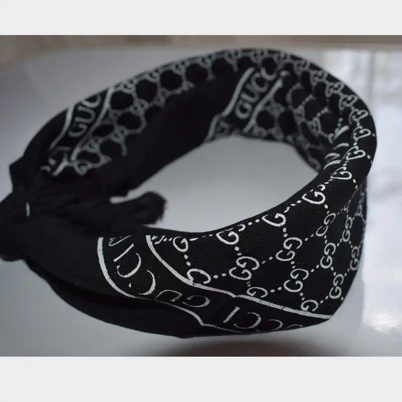 دستمال سر و گردن مدل باندانا