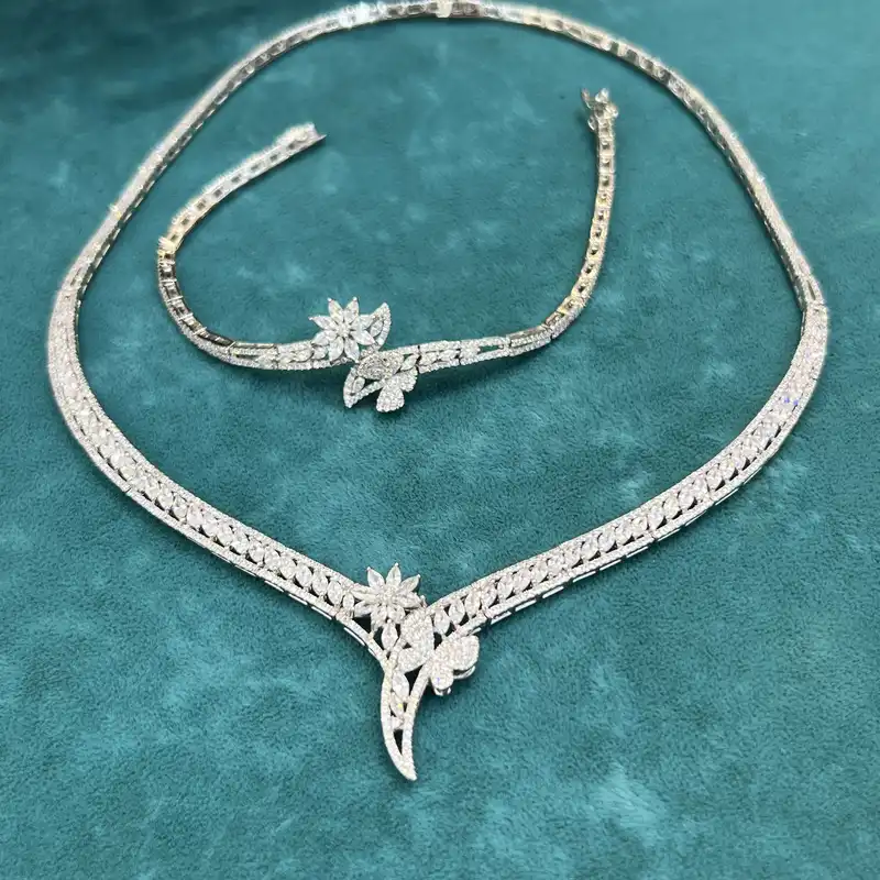 نیم ست نقره زنانه مدل سوپر لوکس جواهری مزین به روکش طلا 40-25