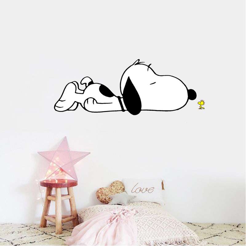 استیکر دیواری اتاق کودک مدل اسنوپی خوابالو