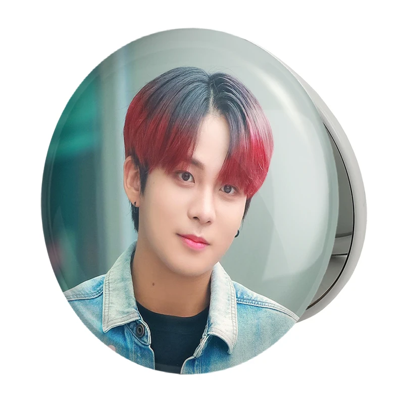 آینه جیبی خندالو طرح جونگهو گروه ایتیز ATEEZ مدل تاشو کد 21288 