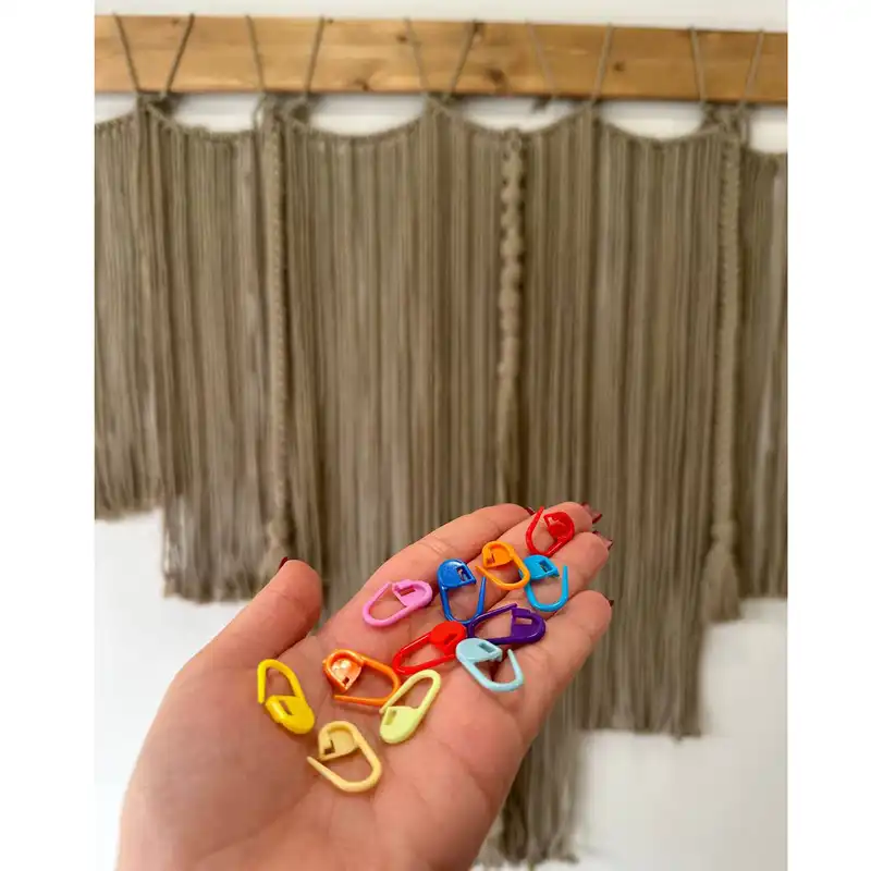 قلاب بافتنی مدل ZHLZ-3.0 به همراه سنجاق نشانه گذار بافتنی و سوزن دوخت کاموا مجموعه 4 عددی